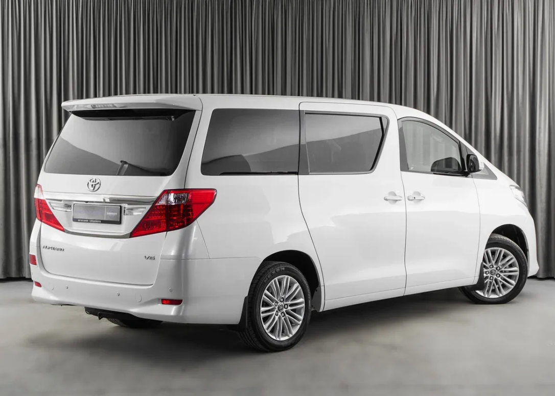 Автомобиль 2026 Toyota Alphard, поездка Владивосток — Артём